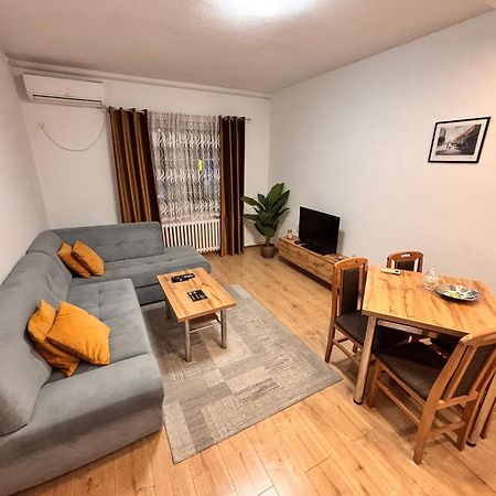 バニャ・ルカR-Residency Llアパートメント エクステリア 写真