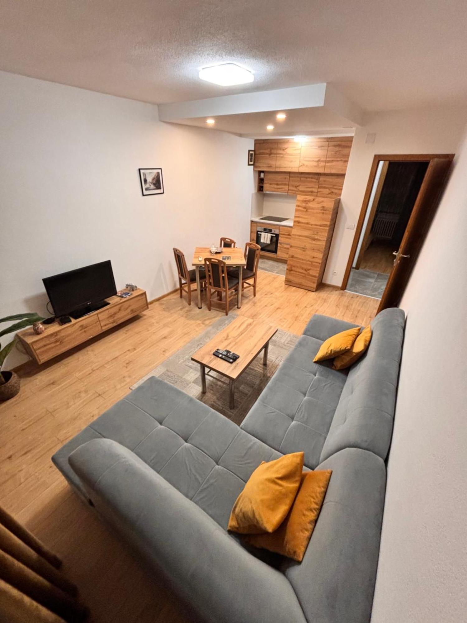 バニャ・ルカR-Residency Llアパートメント エクステリア 写真