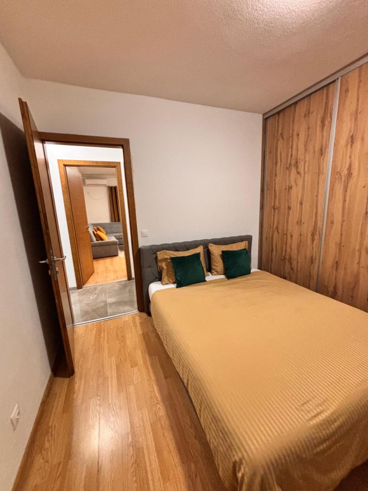 バニャ・ルカR-Residency Llアパートメント エクステリア 写真