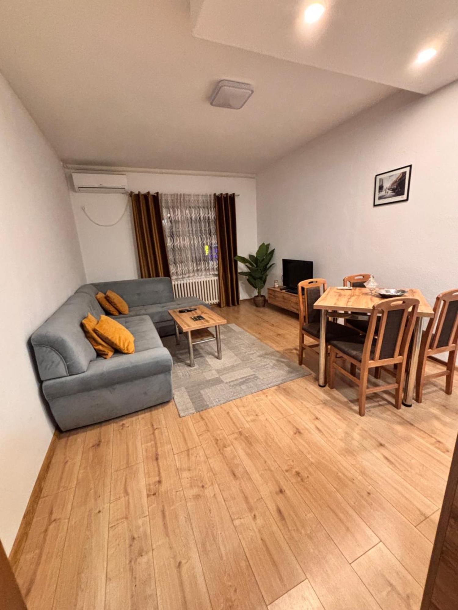 バニャ・ルカR-Residency Llアパートメント エクステリア 写真